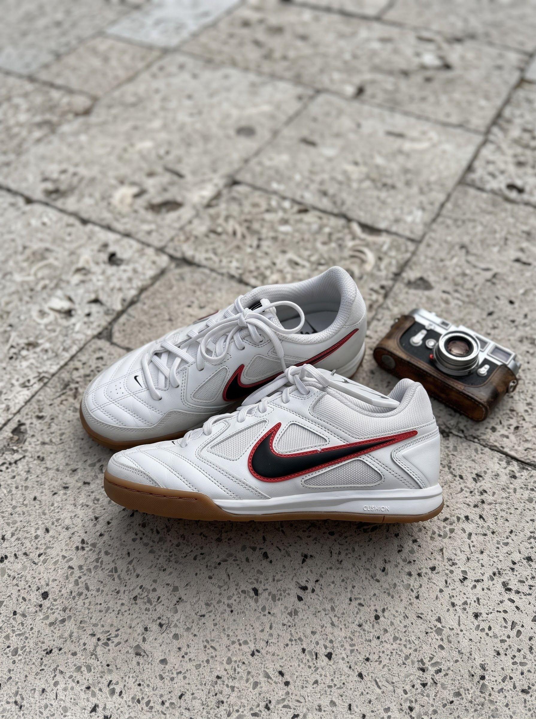 最近真的爱惨这双Nike Gato复古休闲鞋啦!米白底色配红蓝勾,复古味儿一下子就戳中我了🤍❤️